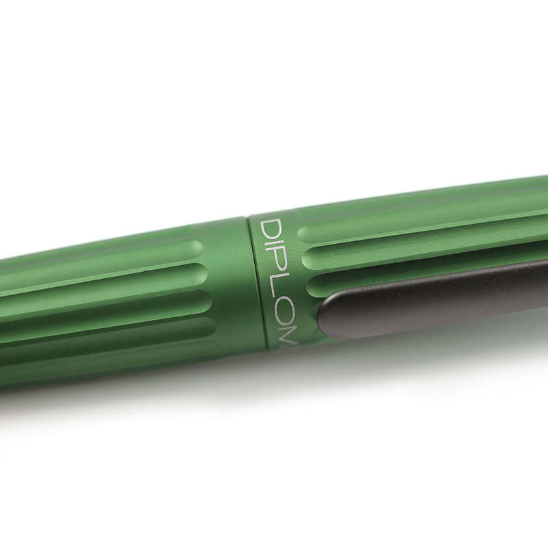 Lapiseira Aero 0.7 mm - Mercado de Luxo - O Maior E-Commerce de Bens, Produtos e Serviços de Luxo do Brasil.