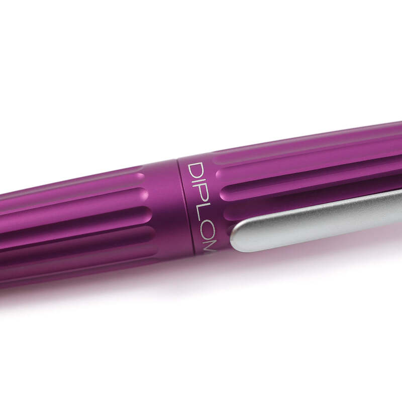Caneta Esferográfica Aero Violet - Mercado de Luxo - O Maior E-Commerce de Bens, Produtos e Serviços de Luxo do Brasil.