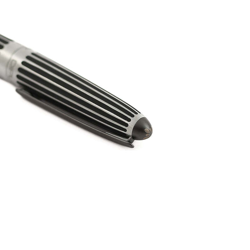 Caneta Esferográfica Aero Stripes - Mercado de Luxo - O Maior E-Commerce de Bens, Produtos e Serviços de Luxo do Brasil.