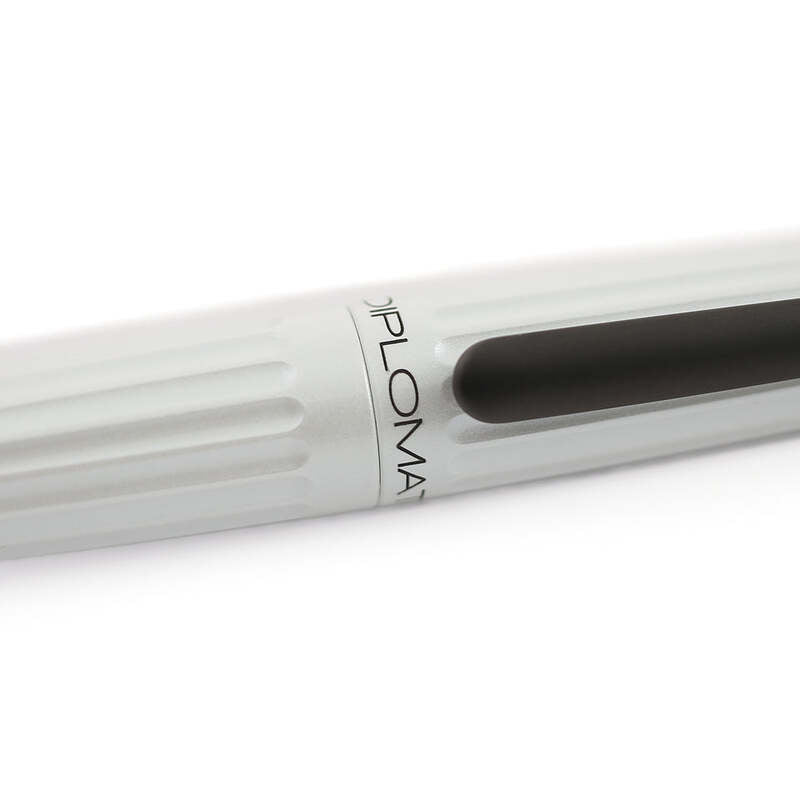 Caneta Esferográfica Aero Pearl - Mercado de Luxo - O Maior E-Commerce de Bens, Produtos e Serviços de Luxo do Brasil.