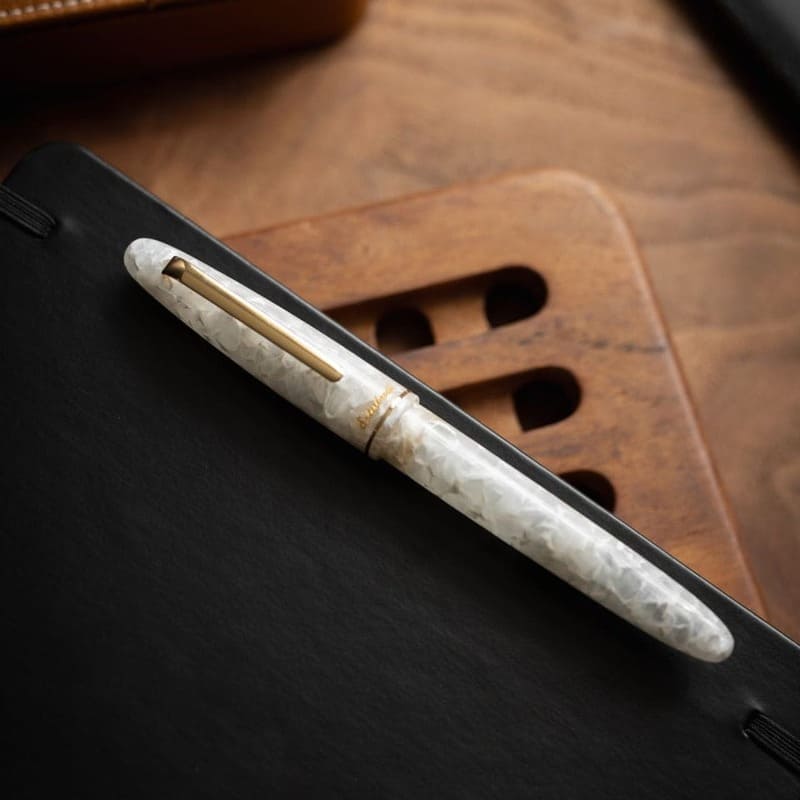 Caneta Tinteiro Estie Winter Cartridge - Edição Limitada - Mercado de Luxo - O Maior E-Commerce de Bens, Produtos e Serviços de Luxo do Brasil.