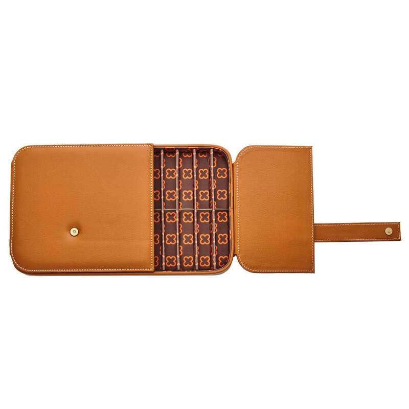 Porta Caneta British Tan unid Nook para 12 unid - Mercado de Luxo - O Maior E-Commerce de Bens, Produtos e Serviços de Luxo do Brasil.