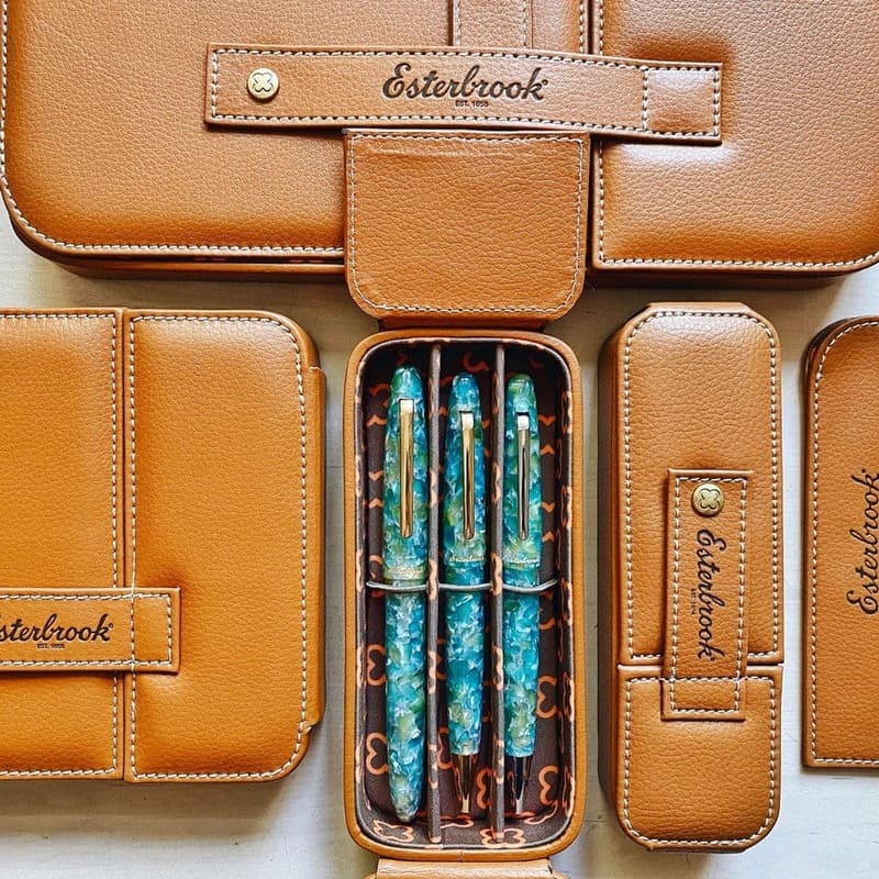 Porta Caneta British Tan unid Nook para 3 unid - Mercado de Luxo - O Maior E-Commerce de Bens, Produtos e Serviços de Luxo do Brasil.