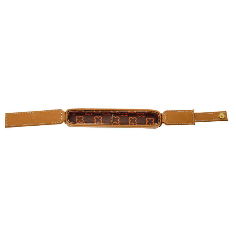 Porta Caneta British Tan unid Nook para 1 unid - Mercado de Luxo - O Maior E-Commerce de Bens, Produtos e Serviços de Luxo do Brasil.