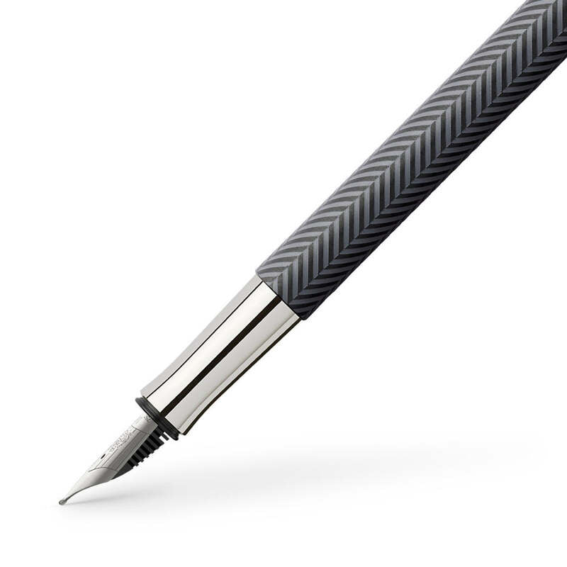 Caneta Tinteiro Guilloche Ciselé Anthracite Ouro 18k - Mercado de Luxo - O Maior E-Commerce de Bens, Produtos e Serviços de Luxo do Brasil.