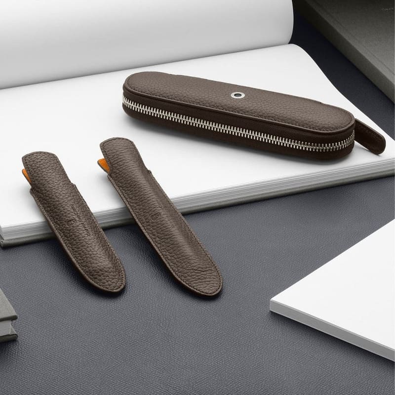 Porta Caneta Dark unid Sleeve Cashmere - Short - Mercado de Luxo - O Maior E-Commerce de Bens, Produtos e Serviços de Luxo do Brasil.