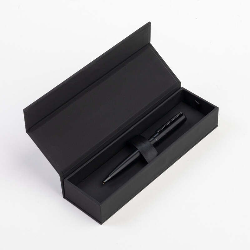 Caneta Esferográfica Label - Mercado de Luxo - O Maior E-Commerce de Bens, Produtos e Serviços de Luxo do Brasil.