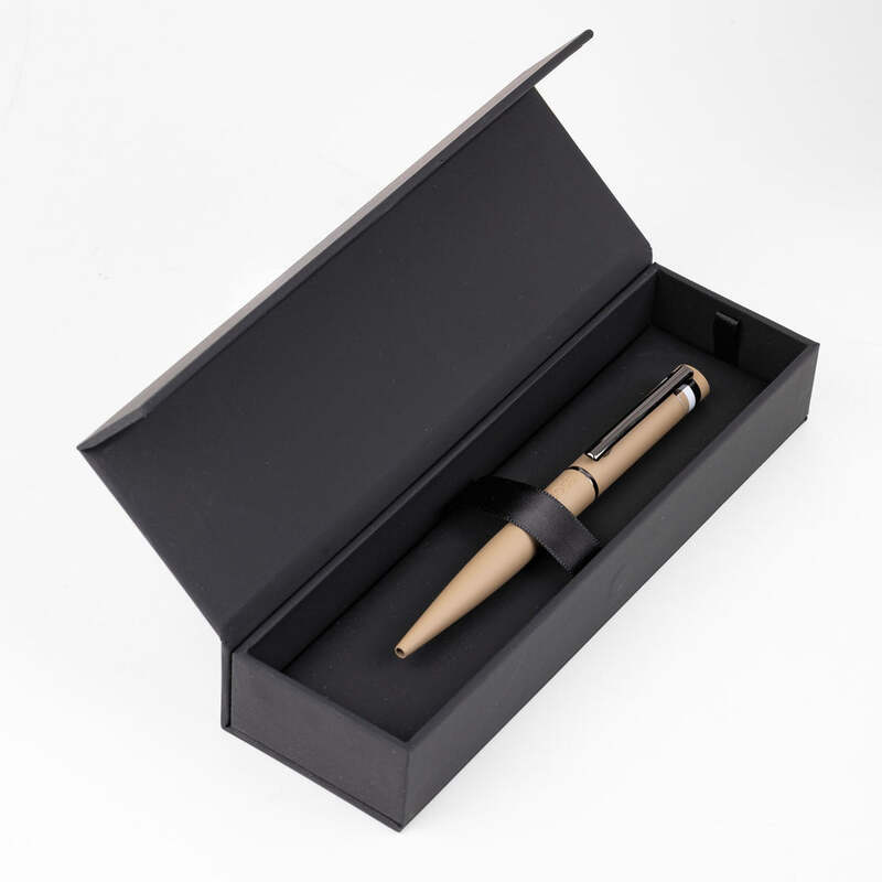 Caneta Esferográfica Loop Camel Iconic - Mercado de Luxo - O Maior E-Commerce de Bens, Produtos e Serviços de Luxo do Brasil.