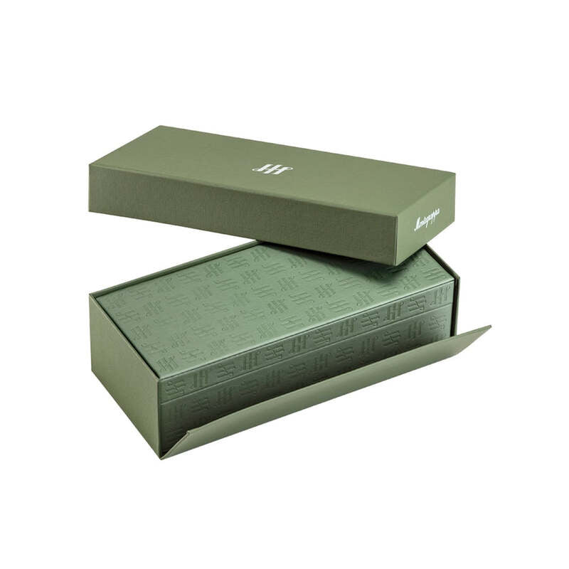 Caneta Esferográfica Magnifica Satin Stainless Steel - Mercado de Luxo - O Maior E-Commerce de Bens, Produtos e Serviços de Luxo do Brasil.