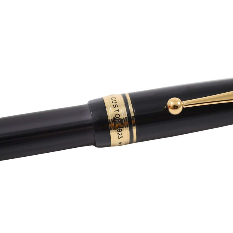 Caneta Tinteiro Custom 823 Ouro 14k - Mercado de Luxo - O Maior E-Commerce de Bens, Produtos e Serviços de Luxo do Brasil.