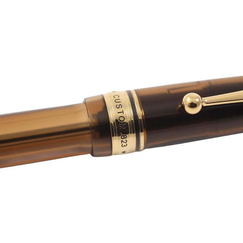 Caneta Tinteiro Custom 823 Amber Ouro 14k - Mercado de Luxo - O Maior E-Commerce de Bens, Produtos e Serviços de Luxo do Brasil.