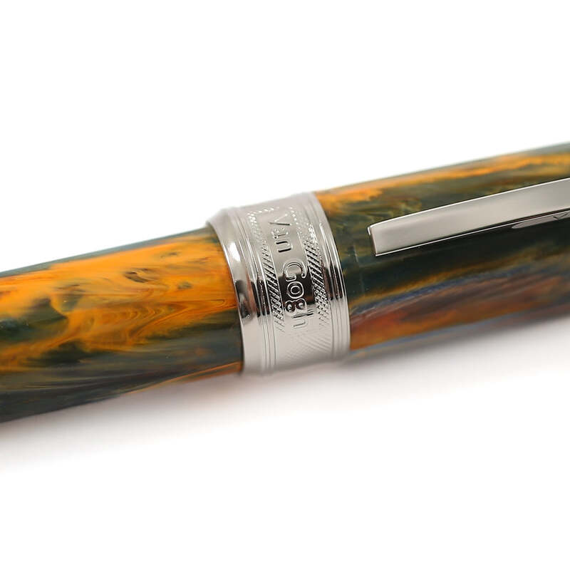 Caneta Tinteiro Van Gogh Cafe Terrace at Night - Mercado de Luxo - O Maior E-Commerce de Bens, Produtos e Serviços de Luxo do Brasil.