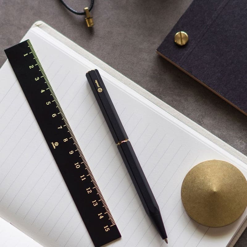 Caneta Esferográfica Classic Revolve - Mercado de Luxo - O Maior E-Commerce de Bens, Produtos e Serviços de Luxo do Brasil.