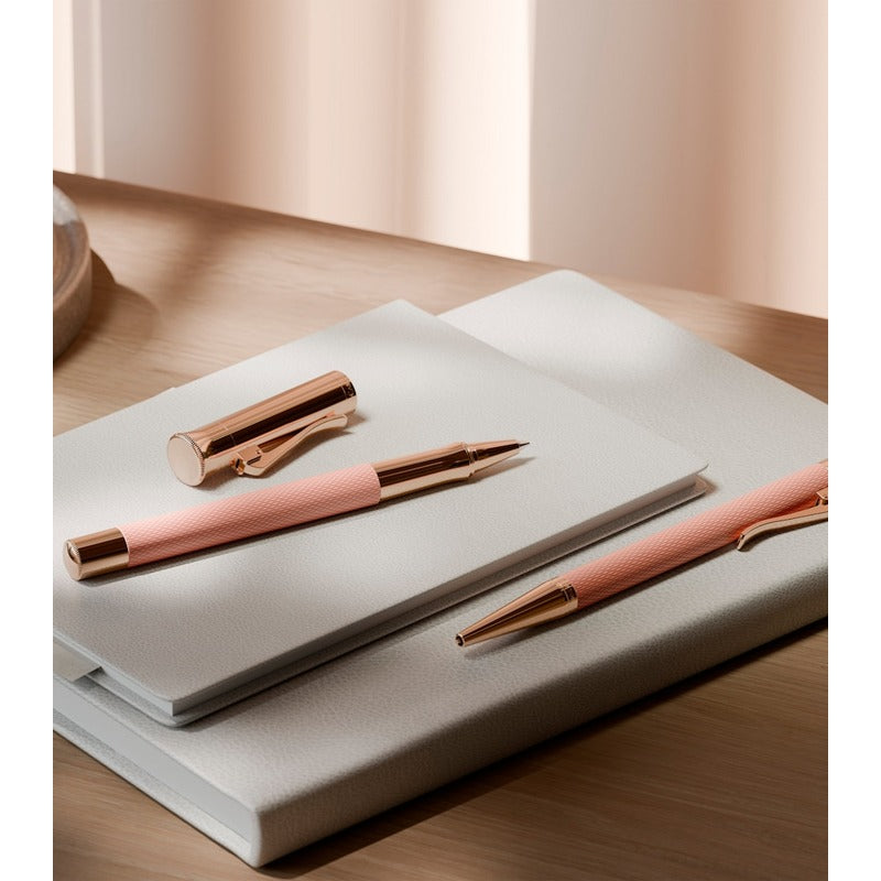 Caneta Esferográfica Guilloche Rose Propelling - Mercado de Luxo - O Maior E-Commerce de Bens, Produtos e Serviços de Luxo do Brasil.