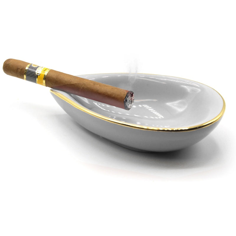 Ceramic Charuto Cinzeiro Folha Branco - Mercado de Luxo - O Maior E-Commerce de Bens, Produtos e Serviços de Luxo do Brasil.