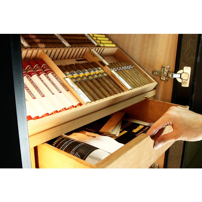 Umidor tipo gabinete Roma Adorini com umidificador eletrônico cedro - Mercado de Luxo - O Maior E-Commerce de Bens, Produtos e Serviços de Luxo do Brasil.