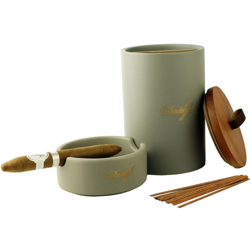 Conjunto de frascos de porcelana Davidoff - Mercado de Luxo - O Maior E-Commerce de Bens, Produtos e Serviços de Luxo do Brasil.