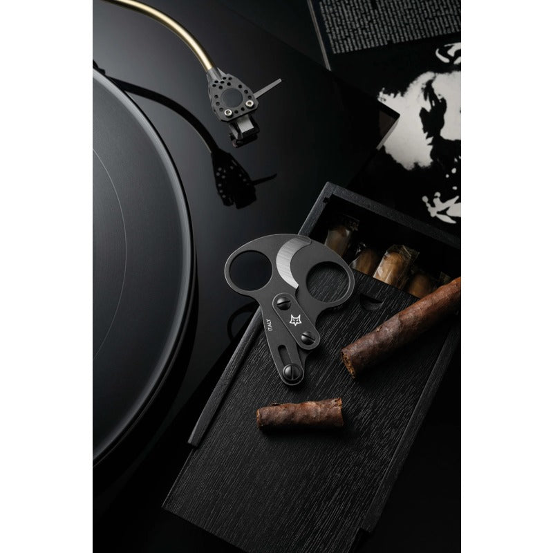 Tesoura para charuto Otello aço inoxidável preto 746 BSW - Mercado de Luxo - O Maior E-Commerce de Bens, Produtos e Serviços de Luxo do Brasil.