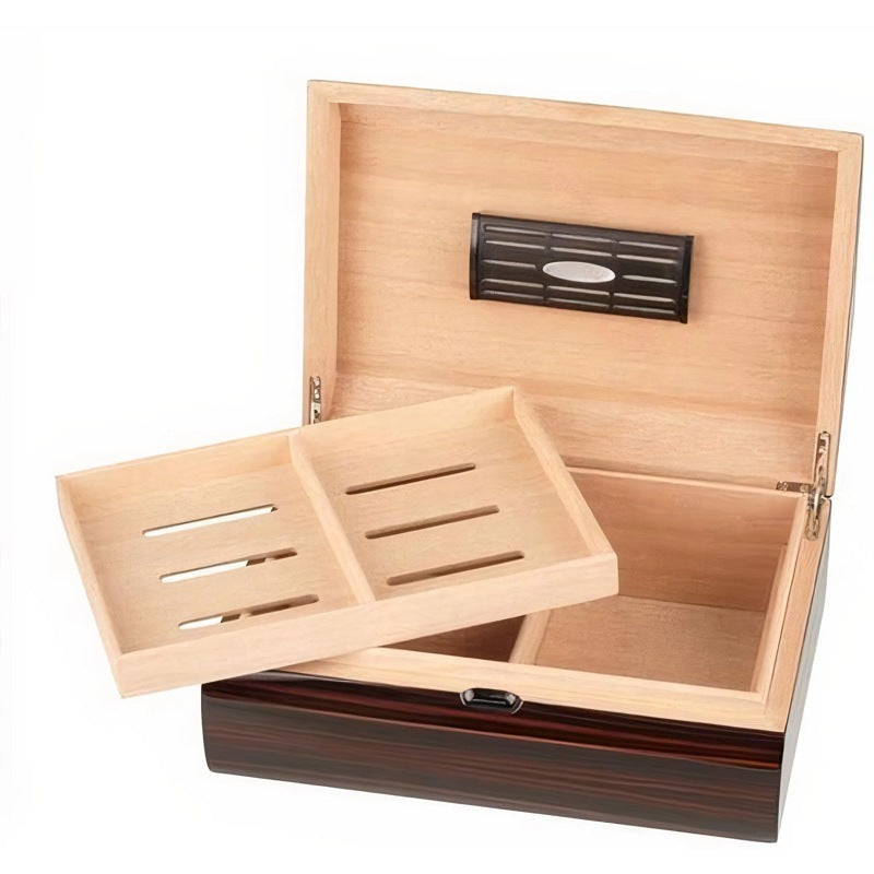 Umidor Ebony Design Gloss 50 Charutos - Mercado de Luxo - O Maior E-Commerce de Bens, Produtos e Serviços de Luxo do Brasil.