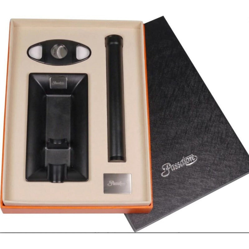 Conjunto Cinzeiro para Charutos Cortador e Tubo de Metal Preto - Mercado de Luxo - O Maior E-Commerce de Bens, Produtos e Serviços de Luxo do Brasil.
