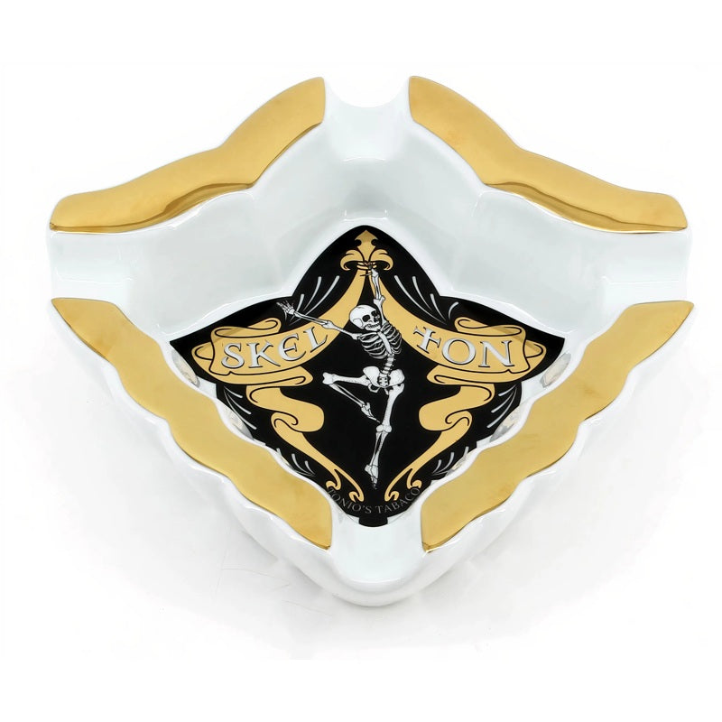 Cinzeiro para charutos Porcelana pintada a ouro - Mercado de Luxo - O Maior E-Commerce de Bens, Produtos e Serviços de Luxo do Brasil.