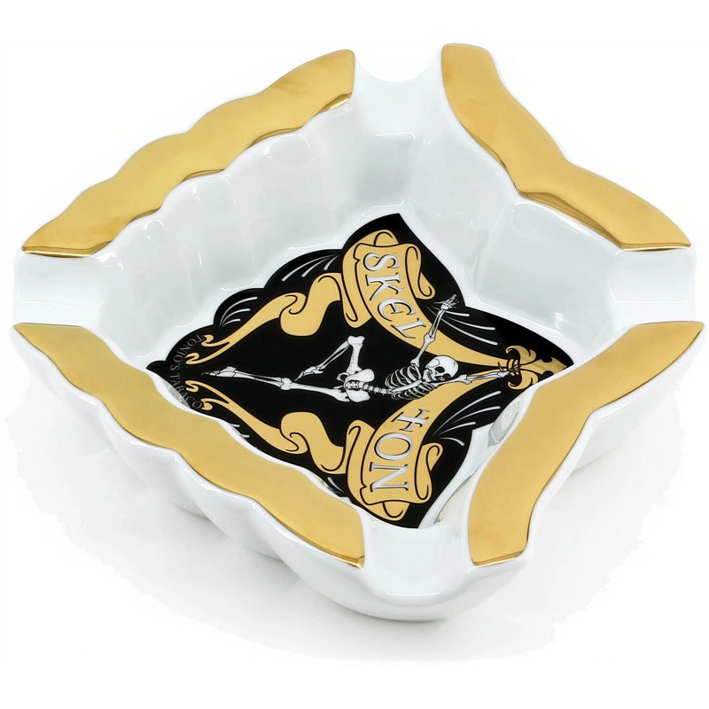Cinzeiro para charutos Porcelana pintada a ouro - Mercado de Luxo - O Maior E-Commerce de Bens, Produtos e Serviços de Luxo do Brasil.