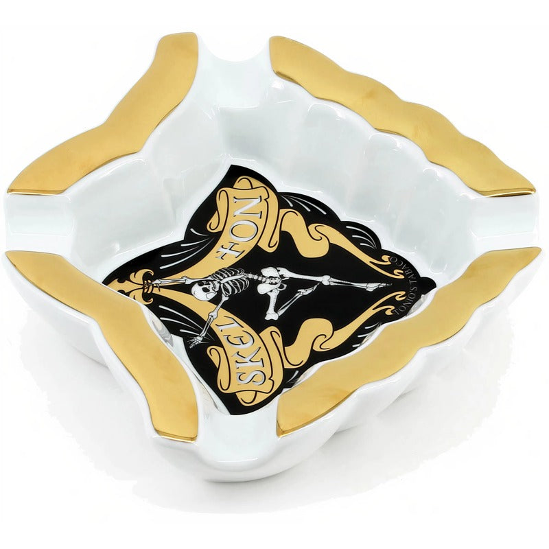 Cinzeiro para charutos Porcelana pintada a ouro - Mercado de Luxo - O Maior E-Commerce de Bens, Produtos e Serviços de Luxo do Brasil.