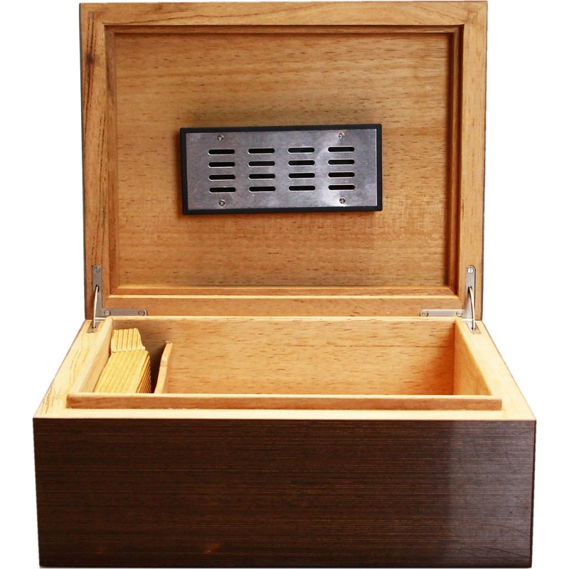 Umidor Gloss 50 - Mercado de Luxo - O Maior E-Commerce de Bens, Produtos e Serviços de Luxo do Brasil.