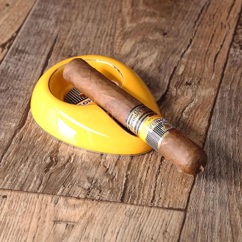 Cinzeiro de Ceramica Pequeno para 1 Charuto - Amarelo - Mercado de Luxo - O Maior E-Commerce de Bens, Produtos e Serviços de Luxo do Brasil.