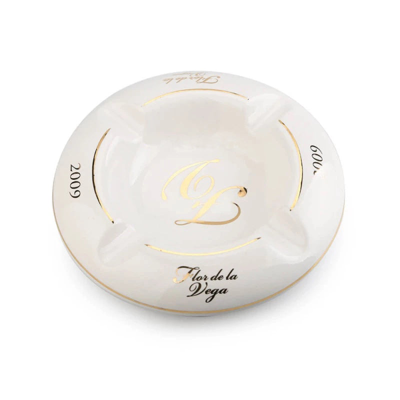 Cinzeiro para 4 Charutos de Porcelana Branco - Mercado de Luxo - O Maior E-Commerce de Bens, Produtos e Serviços de Luxo do Brasil.