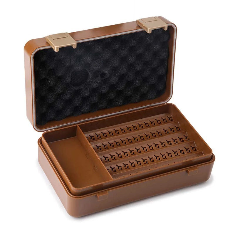 Umidor de Viagem (ABS) para 10 Charutos com Higrometro - Marrom - Mercado de Luxo - O Maior E-Commerce de Bens, Produtos e Serviços de Luxo do Brasil.