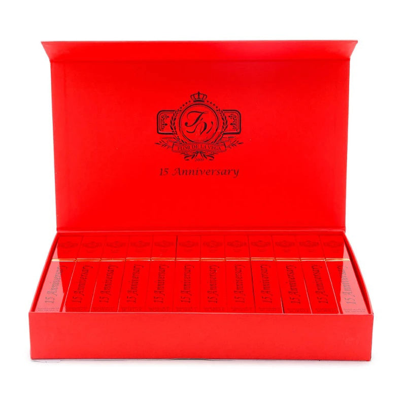 Charuto 15 Anniversary - Caixa com 24 - Mercado de Luxo - O Maior E-Commerce de Bens, Produtos e Serviços de Luxo do Brasil.