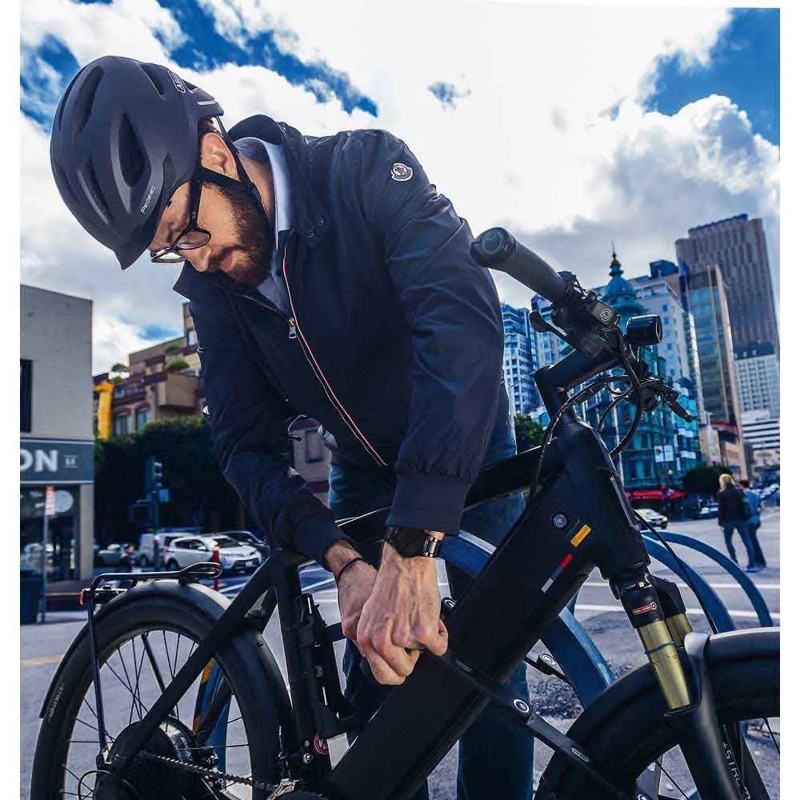 Capacete urbano Pedelec 1.1 - Mercado de Luxo - O Maior E-Commerce de Bens, Produtos e Serviços de Luxo do Brasil.