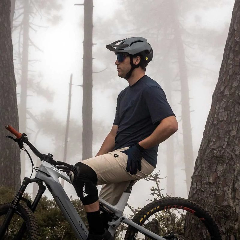 Capacete de MTB Linea 03 MIPS+ - Mercado de Luxo - O Maior E-Commerce de Bens, Produtos e Serviços de Luxo do Brasil.