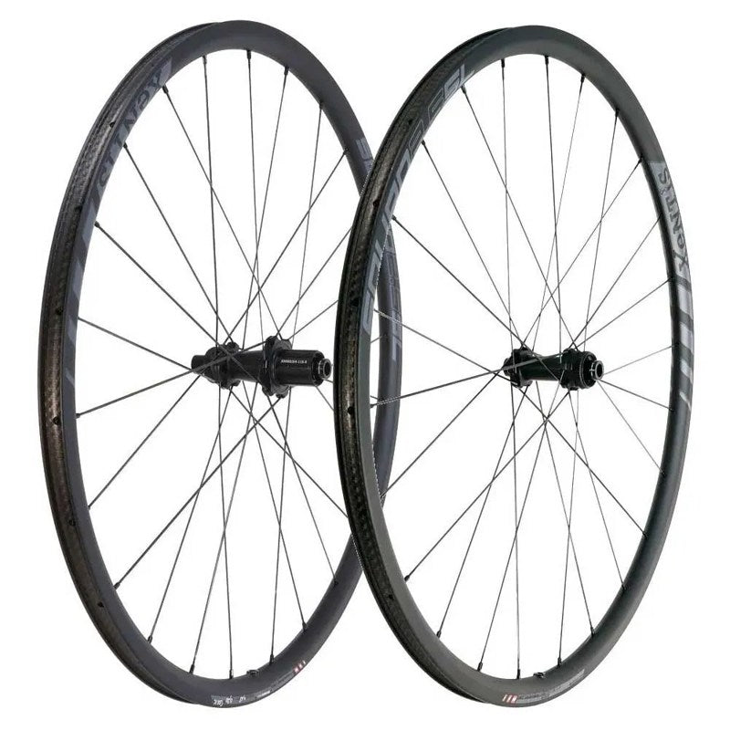 Conjunto de rodas de estrada Squad 2.5 SL CL Disc Tubeless - Mercado de Luxo - O Maior E-Commerce de Bens, Produtos e Serviços de Luxo do Brasil.