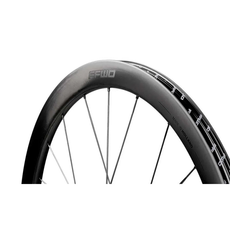 Conjunto de rodas de estrada Raw 44 Disc Tubeless - Mercado de Luxo - O Maior E-Commerce de Bens, Produtos e Serviços de Luxo do Brasil.