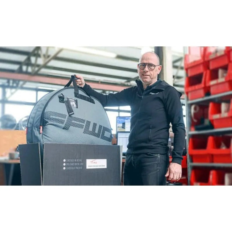 Conjunto de rodas de estrada Ryot 33 CL Disc Tubeless - Mercado de Luxo - O Maior E-Commerce de Bens, Produtos e Serviços de Luxo do Brasil.