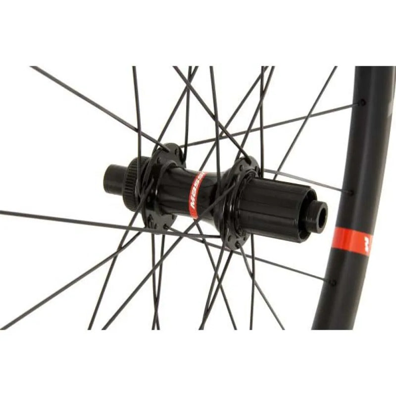 Roda traseira de estrada X-Tech Carbon 38 CL Disc Tubeless - Mercado de Luxo - O Maior E-Commerce de Bens, Produtos e Serviços de Luxo do Brasil.