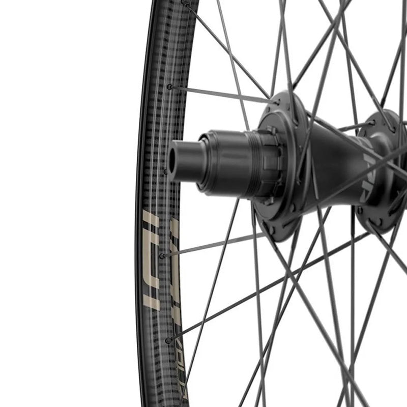 Roda traseira de estrada 101 XPLR Carbon CL Disc Tubeless - Mercado de Luxo - O Maior E-Commerce de Bens, Produtos e Serviços de Luxo do Brasil.