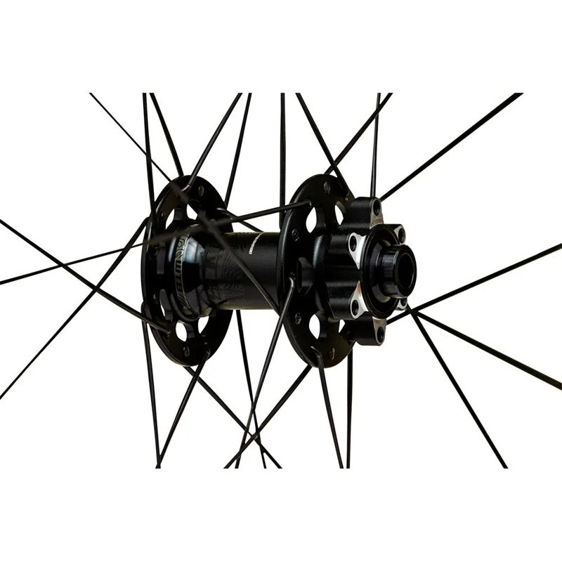 Roda dianteira de gravel CZR i23 28H 6B Disc Tubeless - Mercado de Luxo - O Maior E-Commerce de Bens, Produtos e Serviços de Luxo do Brasil.
