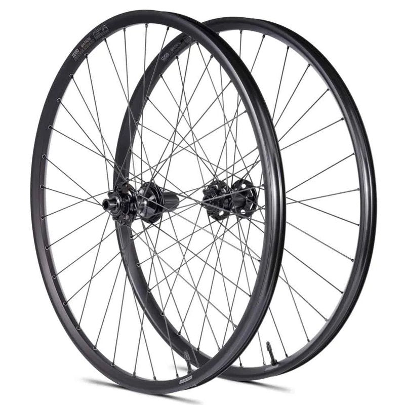 Conjunto de rodas de gravel Magnon Thru-Axle Disc Tubeless - Mercado de Luxo - O Maior E-Commerce de Bens, Produtos e Serviços de Luxo do Brasil.