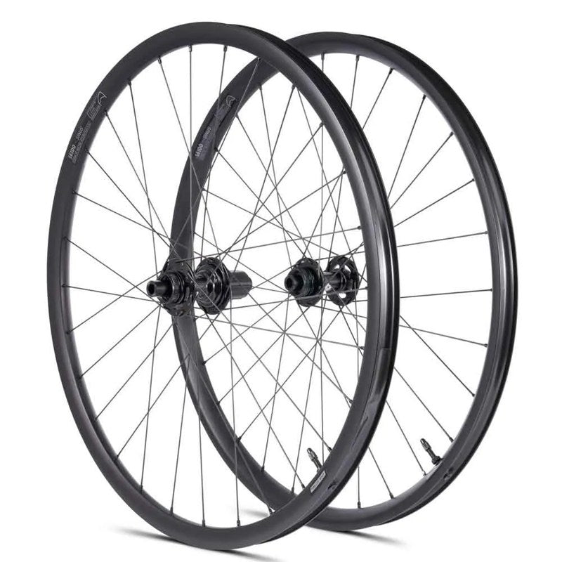 Conjunto de rodas de gravel Sinus Disc Tubeless - Mercado de Luxo - O Maior E-Commerce de Bens, Produtos e Serviços de Luxo do Brasil.