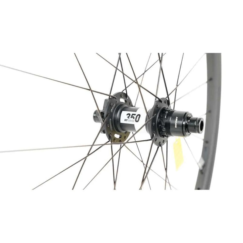 Roda traseira de MTB Roval Control TA 29´´ 6B Disc - Mercado de Luxo - O Maior E-Commerce de Bens, Produtos e Serviços de Luxo do Brasil.