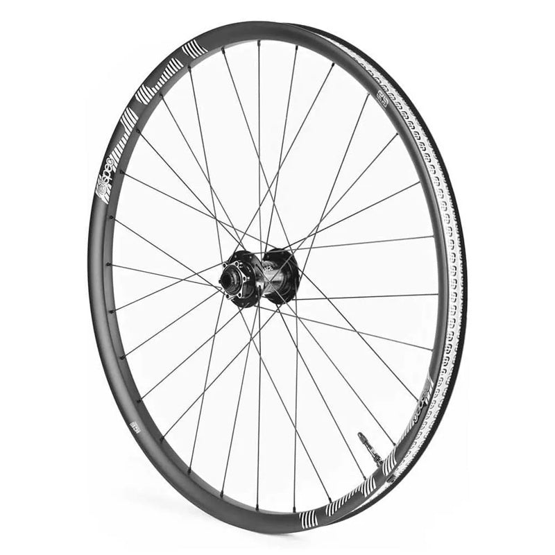 Roda dianteira Sylvan Race Carbon 29´´ - Mercado de Luxo - O Maior E-Commerce de Bens, Produtos e Serviços de Luxo do Brasil.