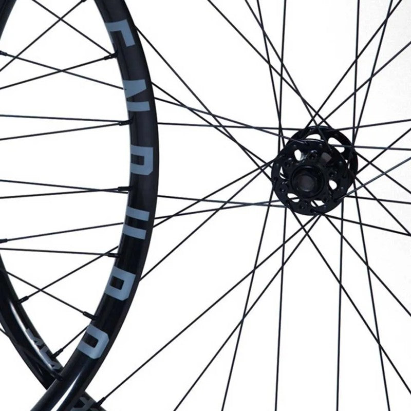 Conjunto de rodas MTB Enduro 29´´ Disc Tubeless - Mercado de Luxo - O Maior E-Commerce de Bens, Produtos e Serviços de Luxo do Brasil.