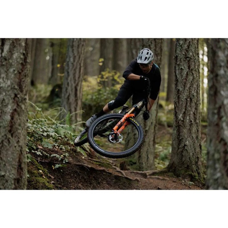 Roda dianteira de BTT TRX 29´´ Boost 6B Disc Tubeless Hookless - Mercado de Luxo - O Maior E-Commerce de Bens, Produtos e Serviços de Luxo do Brasil.