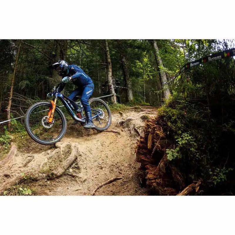 Roda traseira de MTB TRA 29´´ Boost 6B Disc Tubeless Hookless - Mercado de Luxo - O Maior E-Commerce de Bens, Produtos e Serviços de Luxo do Brasil.