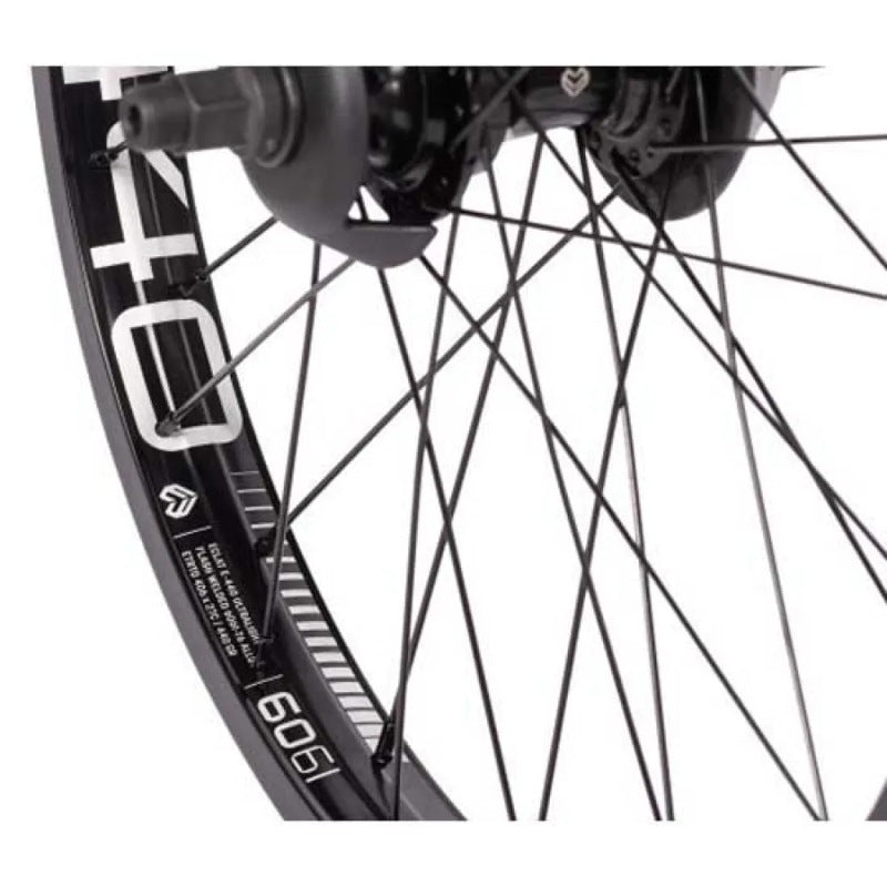 Roda traseira E440 LSD 20´´ - Mercado de Luxo - O Maior E-Commerce de Bens, Produtos e Serviços de Luxo do Brasil.