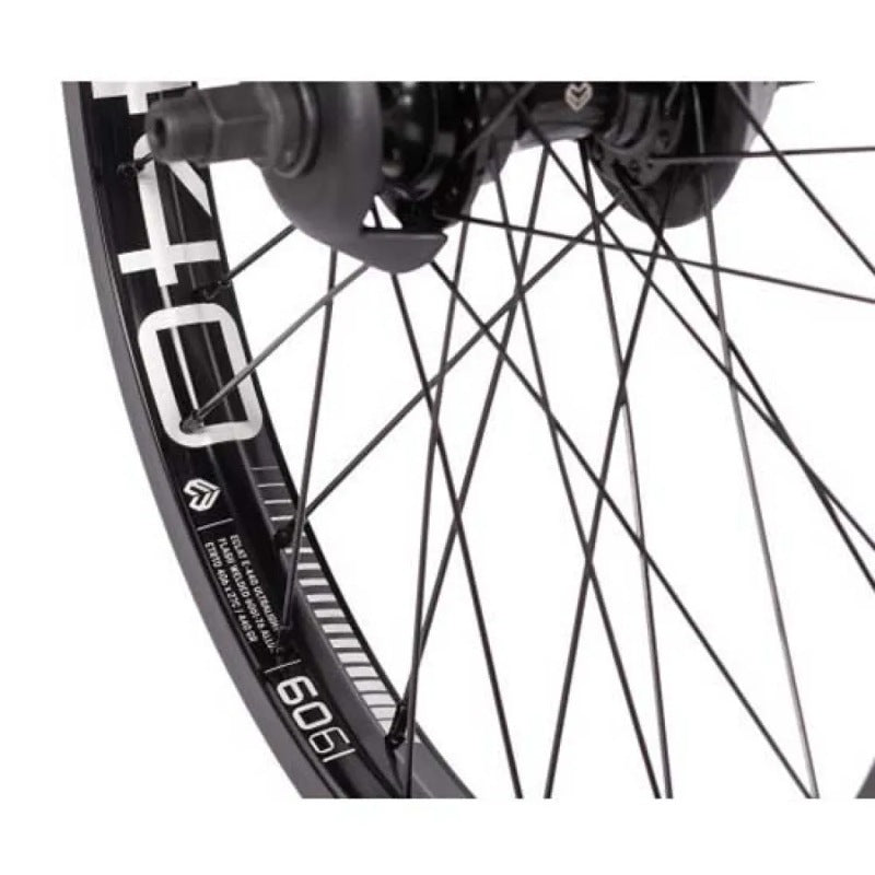 Roda traseira E440 RSD 20´´ - Mercado de Luxo - O Maior E-Commerce de Bens, Produtos e Serviços de Luxo do Brasil.