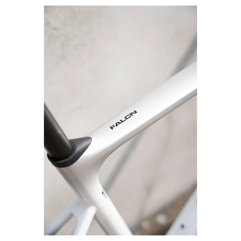 Bicicleta de estrada Falcn 105 Di2 2025 - Mercado de Luxo - O Maior E-Commerce de Bens, Produtos e Serviços de Luxo do Brasil.